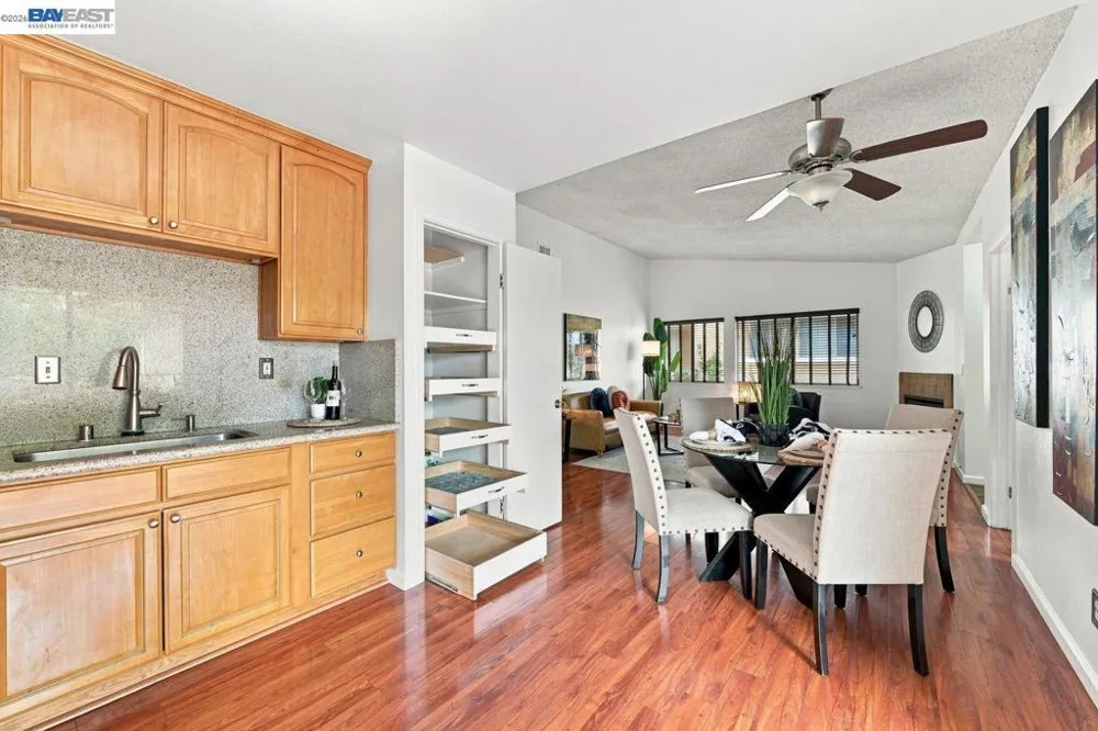47 Raintree Ct #6 Hayward, CA 94544