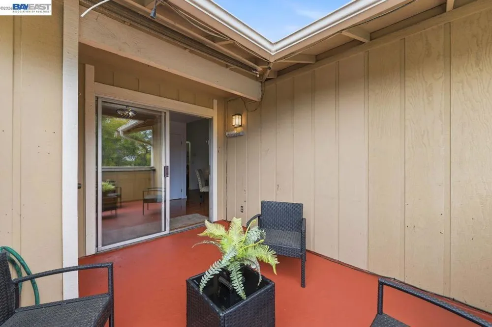 47 Raintree Ct #6 Hayward, CA 94544