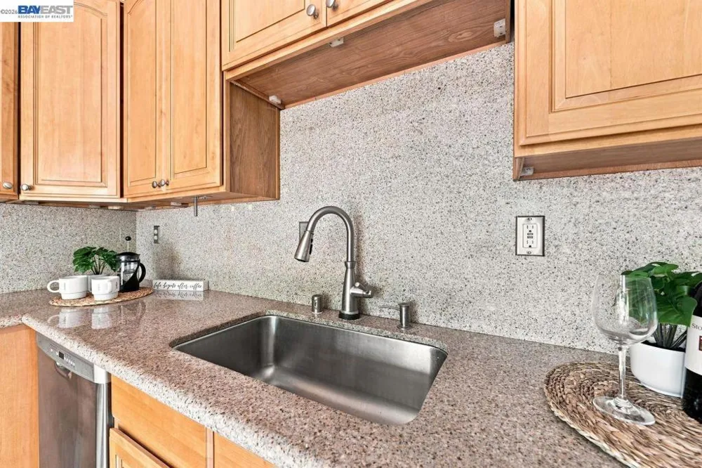 47 Raintree Ct #6 Hayward, CA 94544