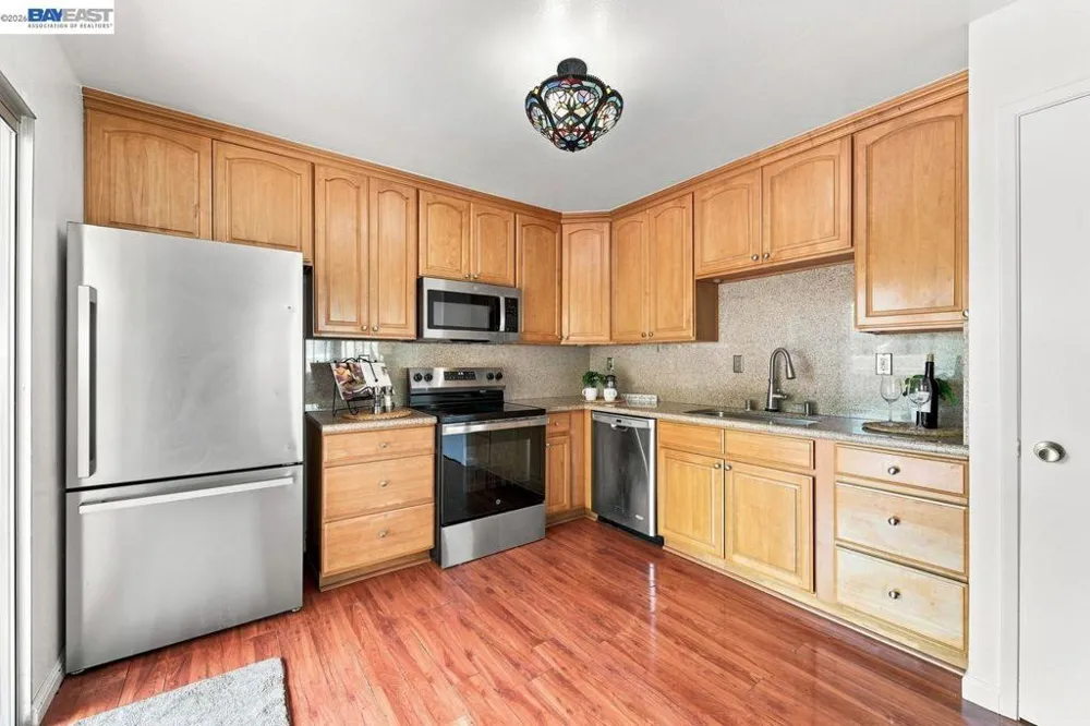 47 Raintree Ct #6 Hayward, CA 94544