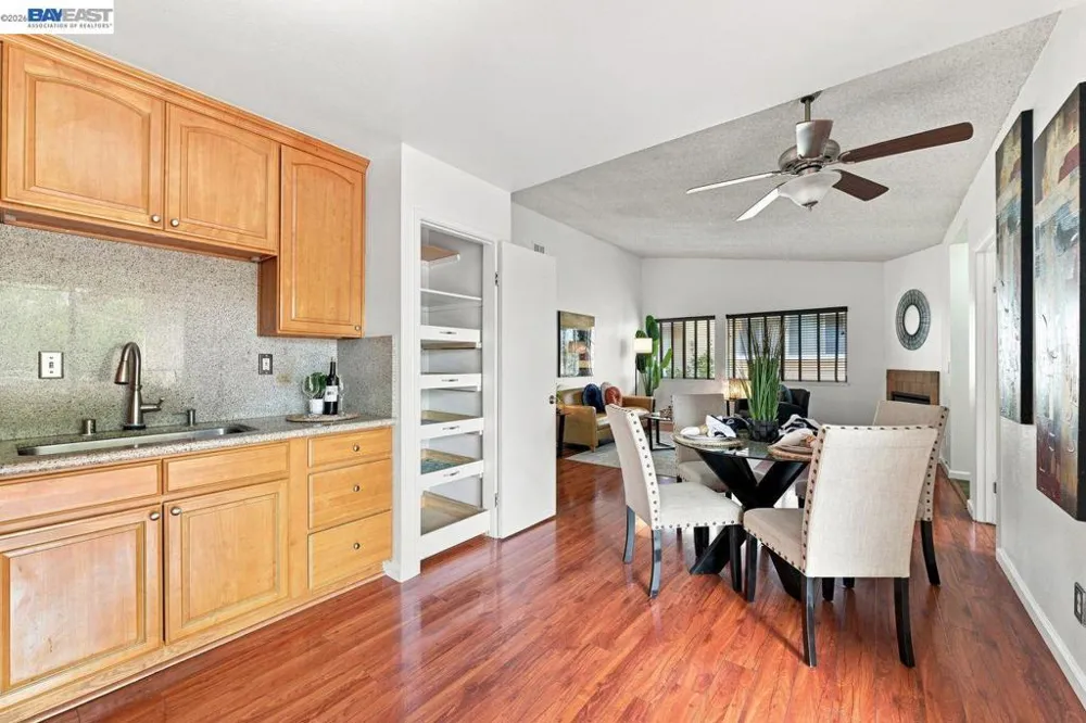 47 Raintree Ct #6 Hayward, CA 94544