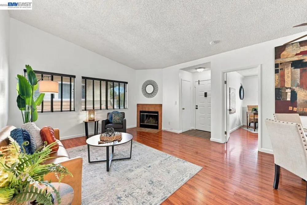 47 Raintree Ct #6 Hayward, CA 94544