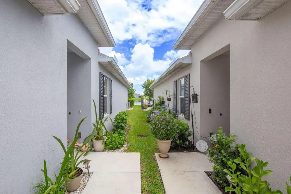 818 Persimmon Place Fort Pierce, FL 34981