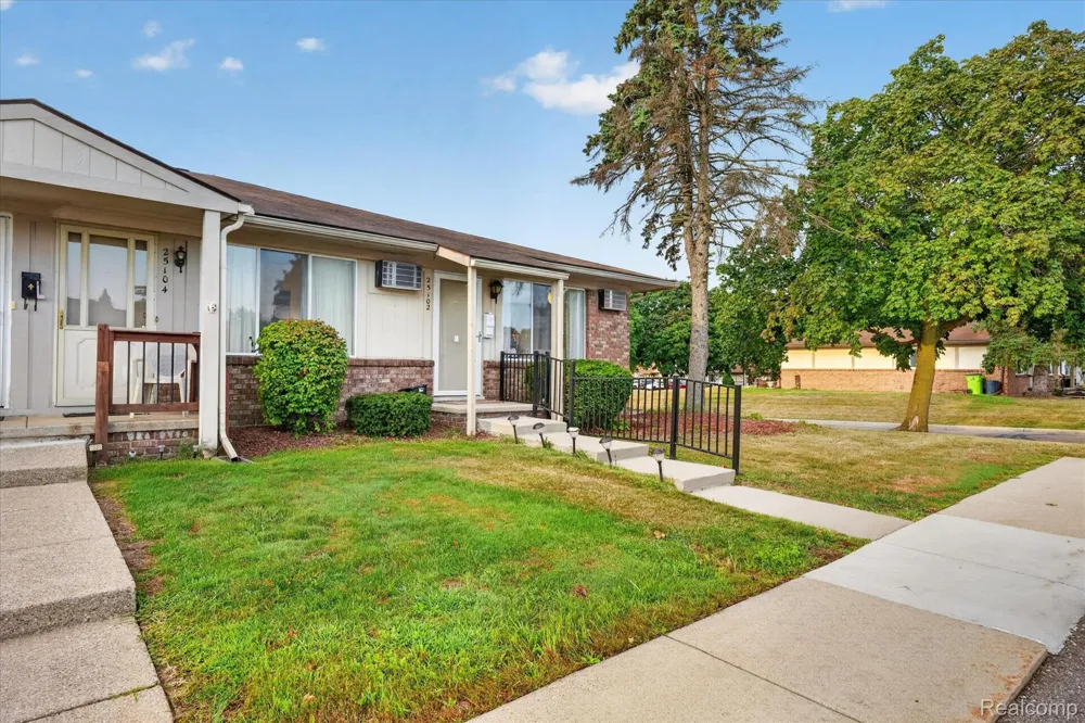 25102 Franklin Terrace #8 South Lyon City, MI 48178