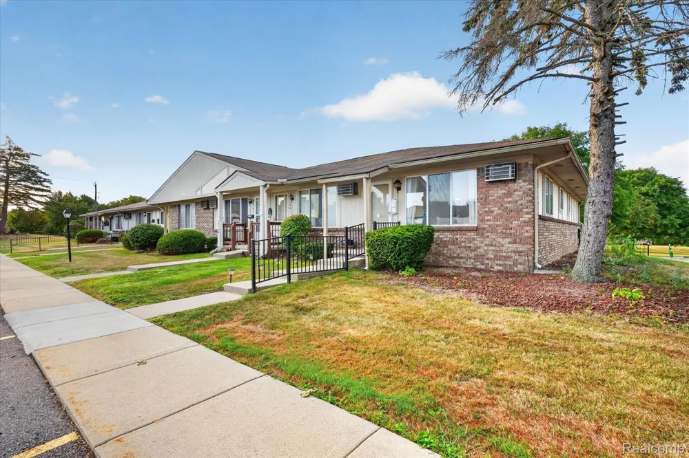 25102 Franklin Terrace #8 South Lyon City, MI 48178