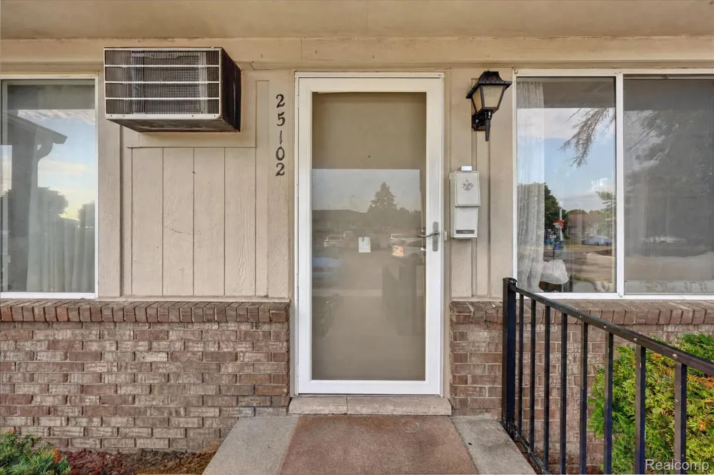 25102 Franklin Terrace #8 South Lyon City, MI 48178