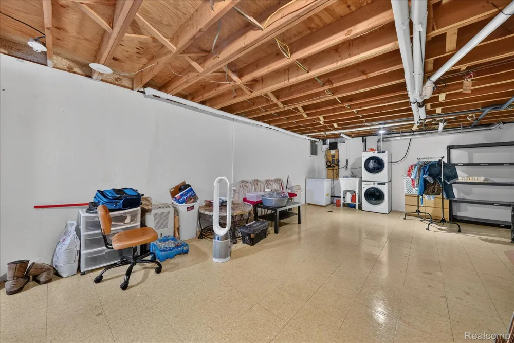 25102 Franklin Terrace #8 South Lyon City, MI 48178