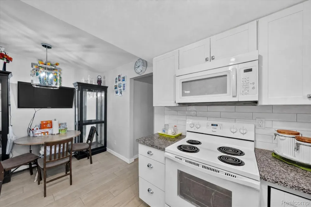 25102 Franklin Terrace #8 South Lyon City, MI 48178