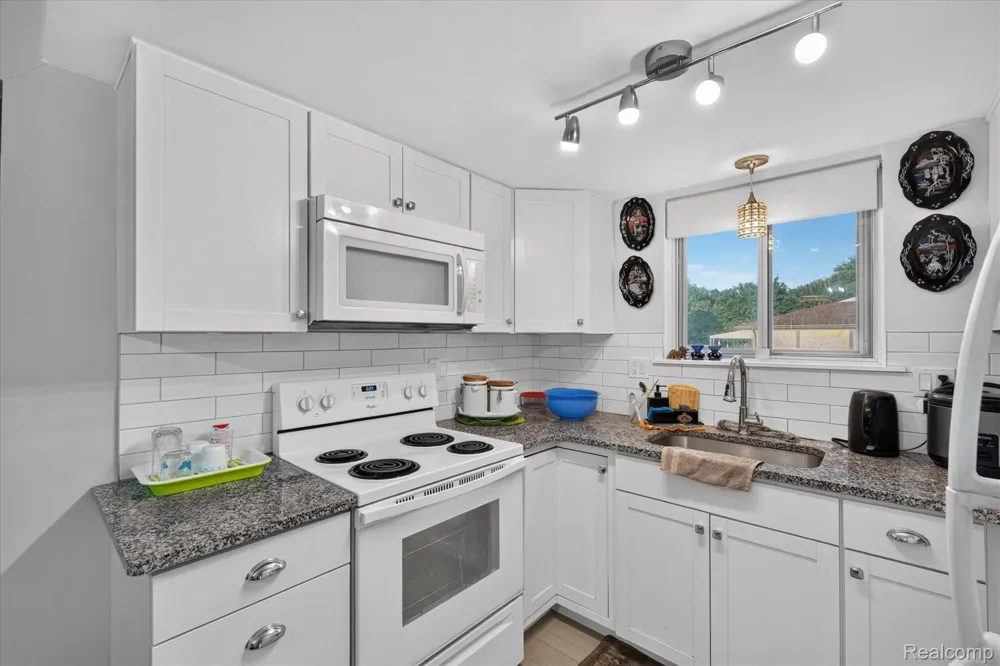 25102 Franklin Terrace #8 South Lyon City, MI 48178