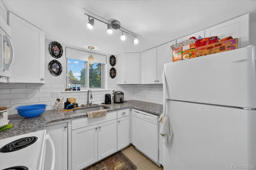 25102 Franklin Terrace #8 South Lyon City, MI 48178