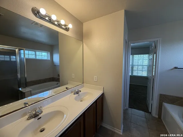221 TURNBERRY DR Cibolo, TX 78108
