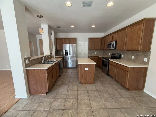 221 TURNBERRY DR Cibolo, TX 78108