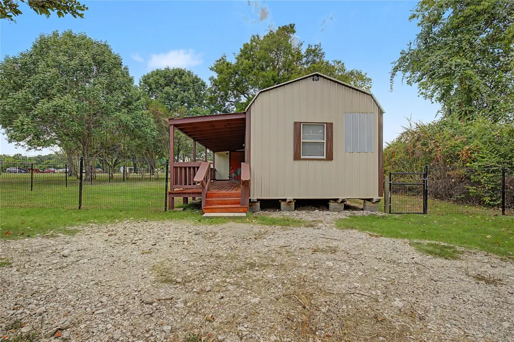 12039 Anderson Road Willis, TX 77318