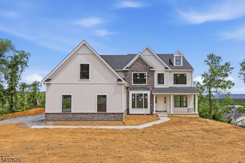 6 Spring Ct Lopatcong, NJ 08865