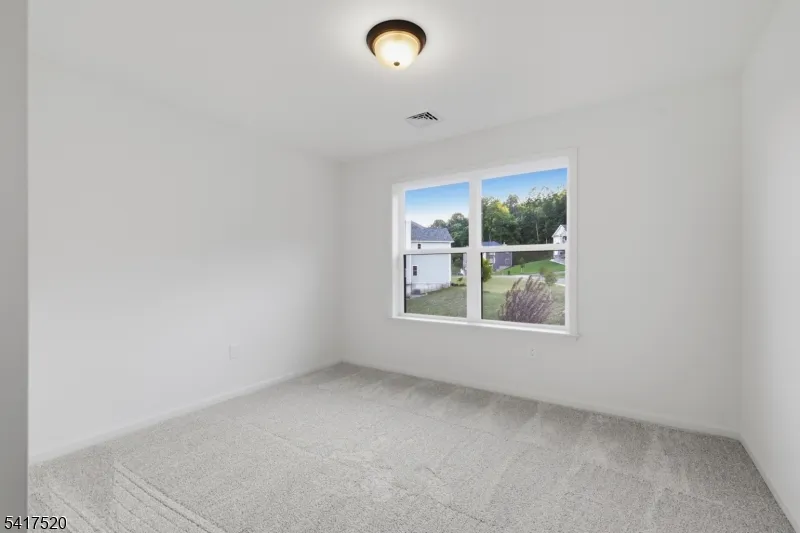 6 Spring Ct Lopatcong, NJ 08865