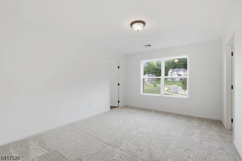 6 Spring Ct Lopatcong, NJ 08865
