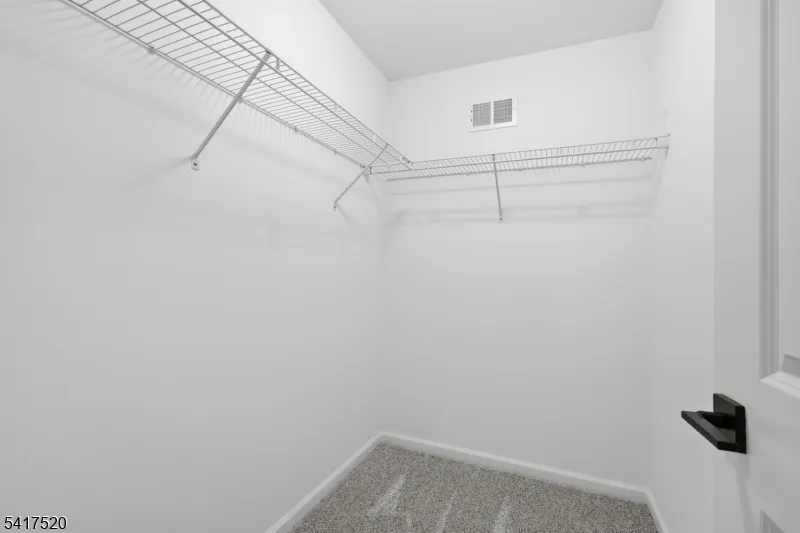 6 Spring Ct Lopatcong, NJ 08865