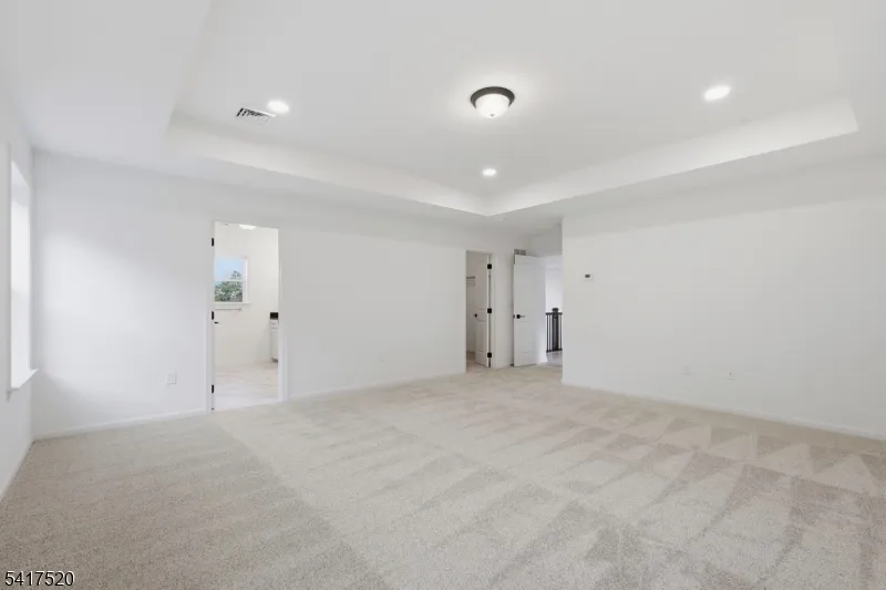 6 Spring Ct Lopatcong, NJ 08865