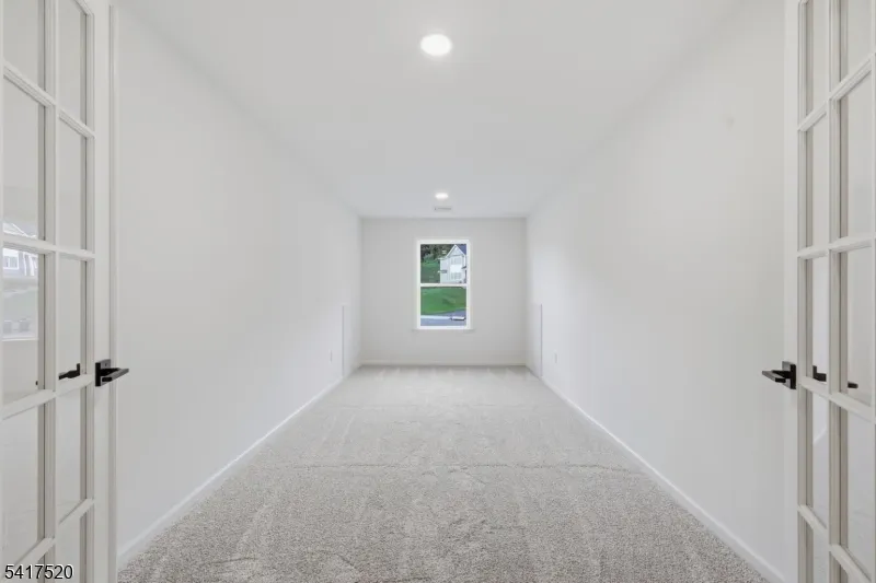6 Spring Ct Lopatcong, NJ 08865