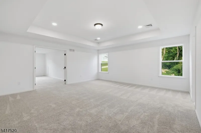 6 Spring Ct Lopatcong, NJ 08865