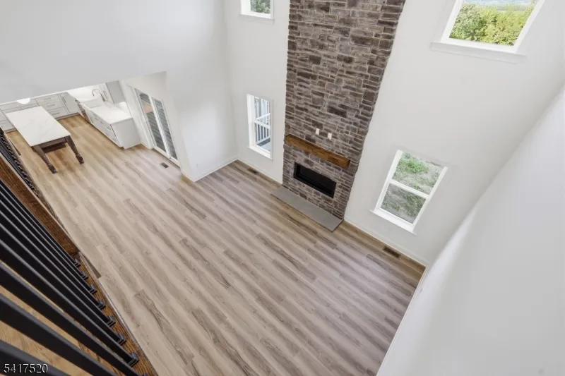 6 Spring Ct Lopatcong, NJ 08865