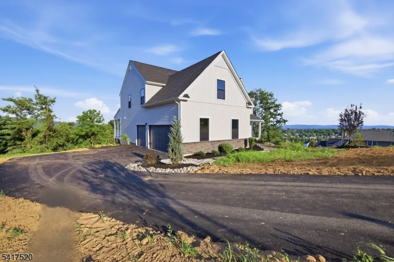 6 Spring Ct Lopatcong, NJ 08865