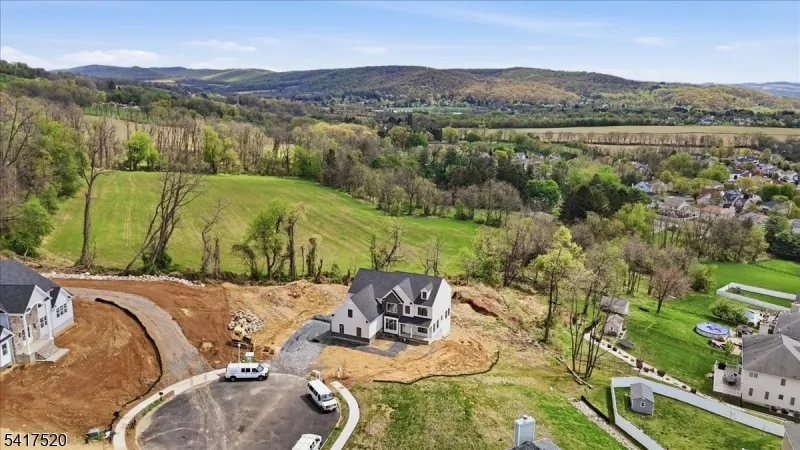 6 Spring Ct Lopatcong, NJ 08865