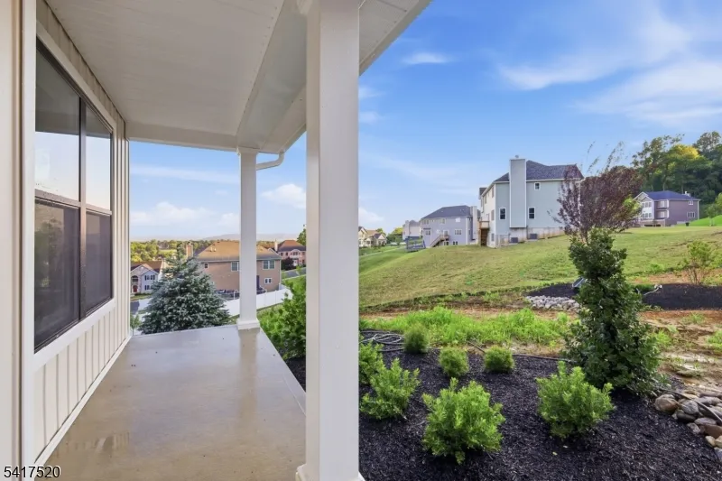 6 Spring Ct Lopatcong, NJ 08865