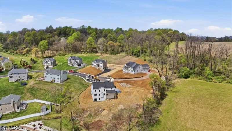 6 Spring Ct Lopatcong, NJ 08865
