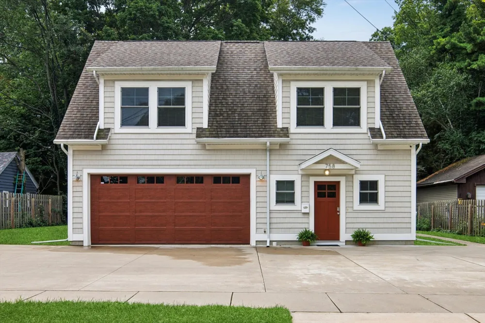 758 Michigan Avenue South Haven, MI 49090