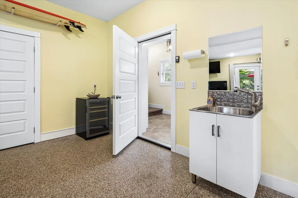758 Michigan Avenue South Haven, MI 49090