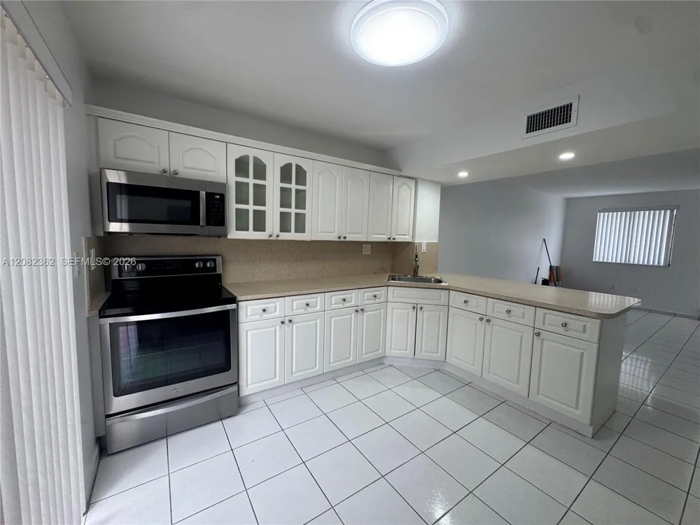 1907 SW 107th Ave #807 Miami, FL 33165