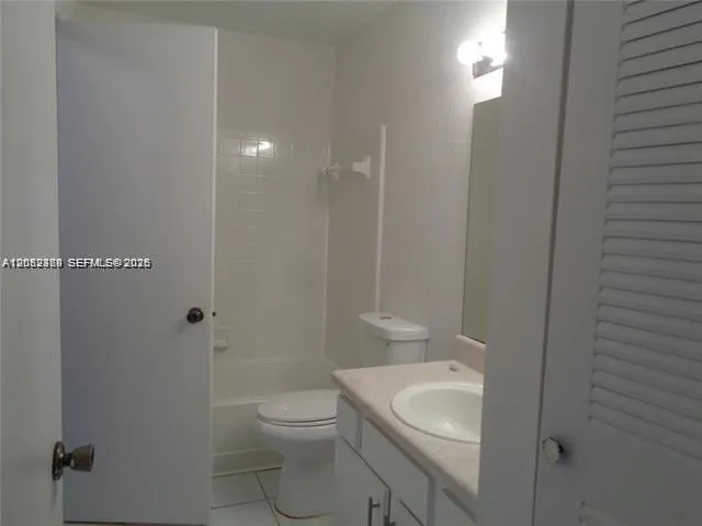 3380 Pinewalk Dr N #1116 Margate, FL 33063