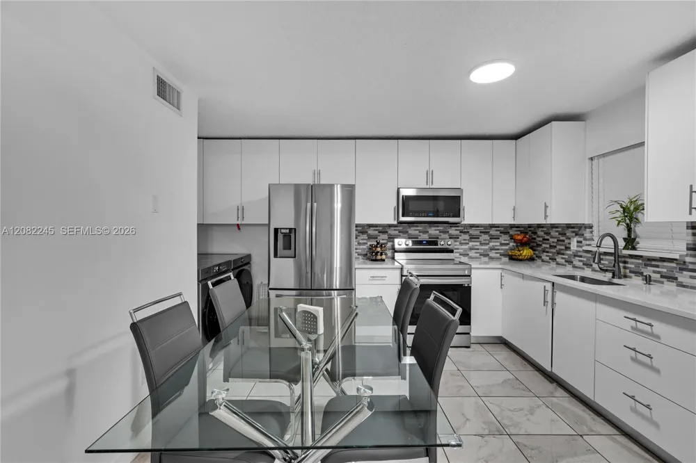 329 W 68th St #203 Hialeah, FL 33014