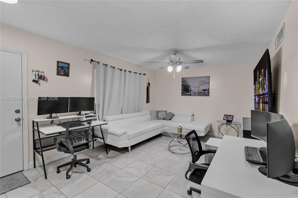 329 W 68th St #203 Hialeah, FL 33014