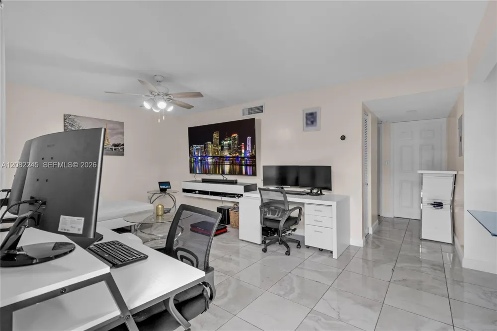 329 W 68th St #203 Hialeah, FL 33014