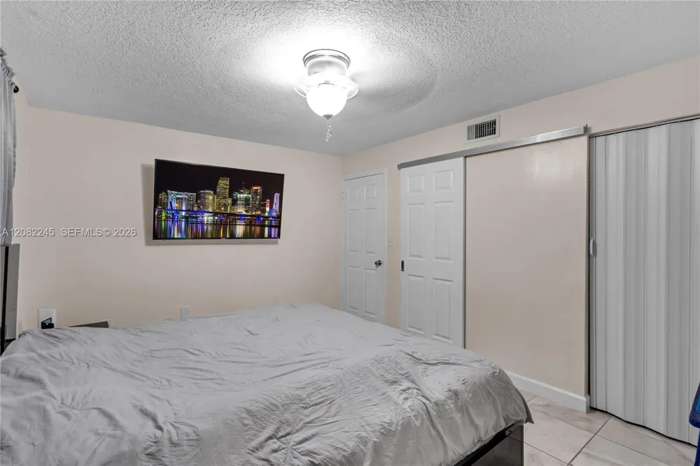329 W 68th St #203 Hialeah, FL 33014