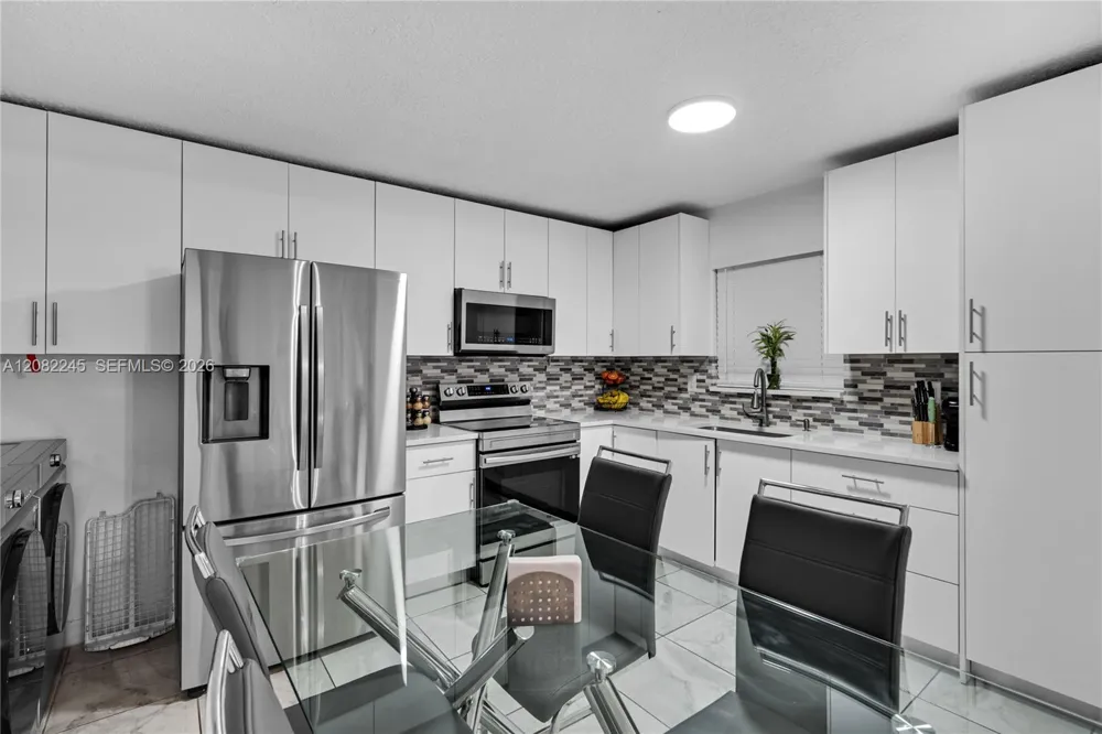 329 W 68th St #203 Hialeah, FL 33014