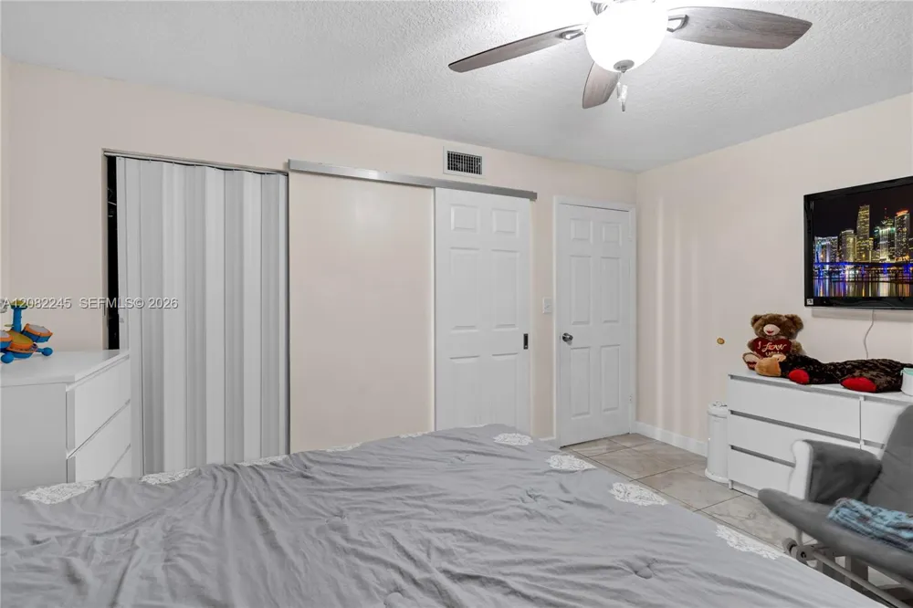 329 W 68th St #203 Hialeah, FL 33014