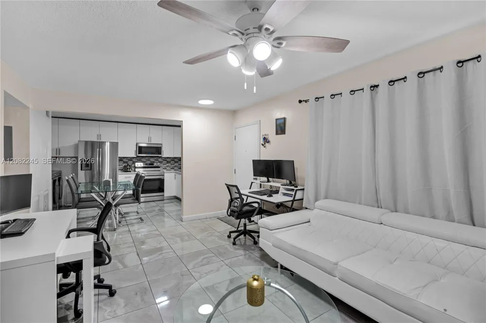 329 W 68th St #203 Hialeah, FL 33014