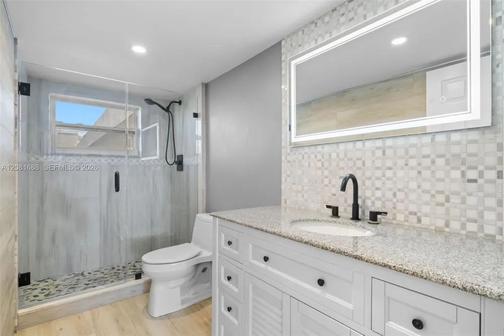 4000 NE 169th St #607 PLUS 30 FT DOCK North Miami Beach, FL 33160