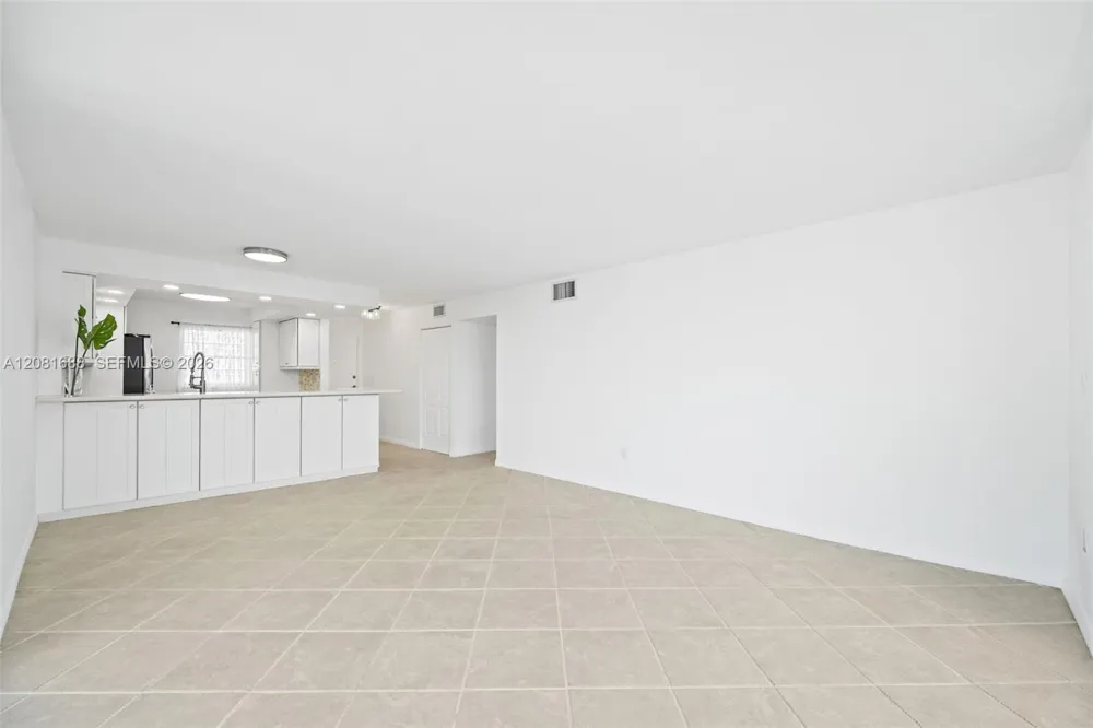 4000 NE 169th St #607 PLUS 30 FT DOCK North Miami Beach, FL 33160