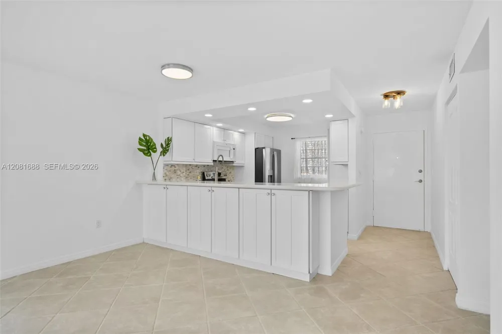 4000 NE 169th St #607 PLUS 30 FT DOCK North Miami Beach, FL 33160