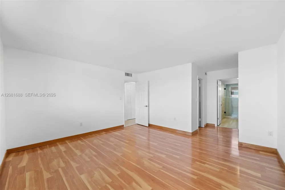 4000 NE 169th St #607 PLUS 30 FT DOCK North Miami Beach, FL 33160