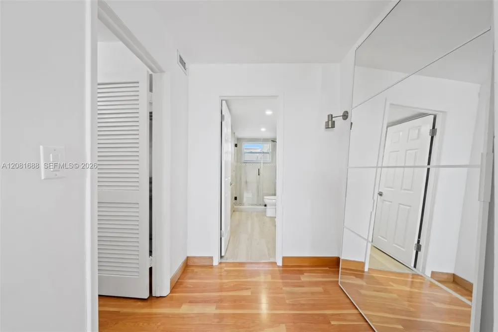 4000 NE 169th St #607 PLUS 30 FT DOCK North Miami Beach, FL 33160