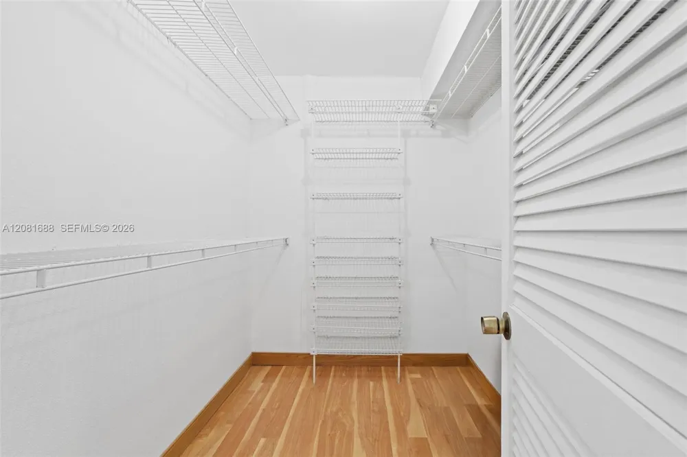 4000 NE 169th St #607 PLUS 30 FT DOCK North Miami Beach, FL 33160