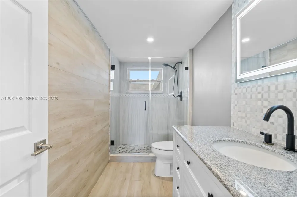 4000 NE 169th St #607 PLUS 30 FT DOCK North Miami Beach, FL 33160