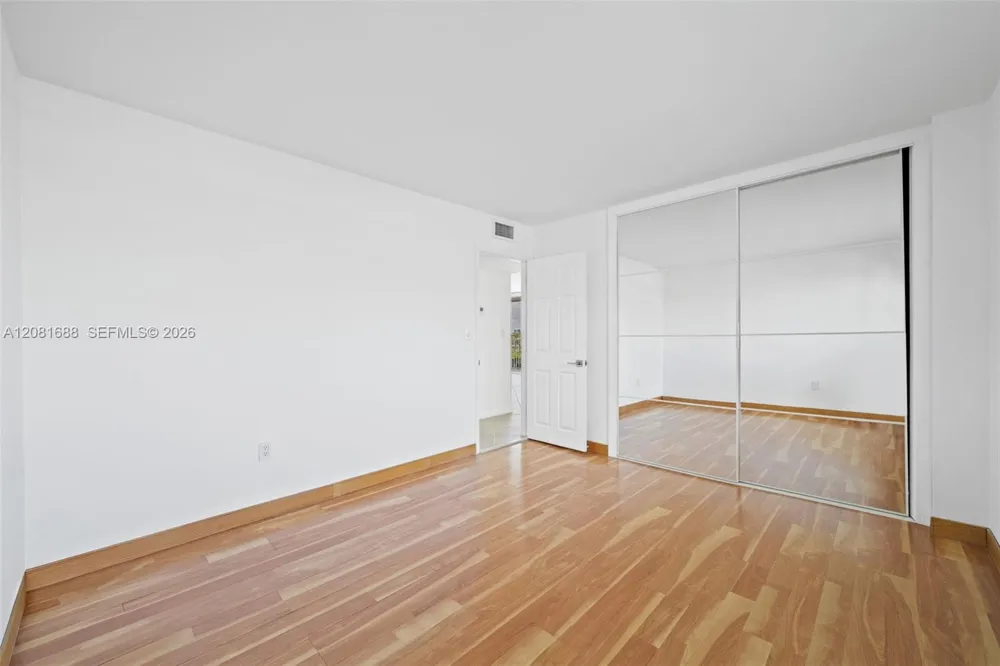 4000 NE 169th St #607 PLUS 30 FT DOCK North Miami Beach, FL 33160