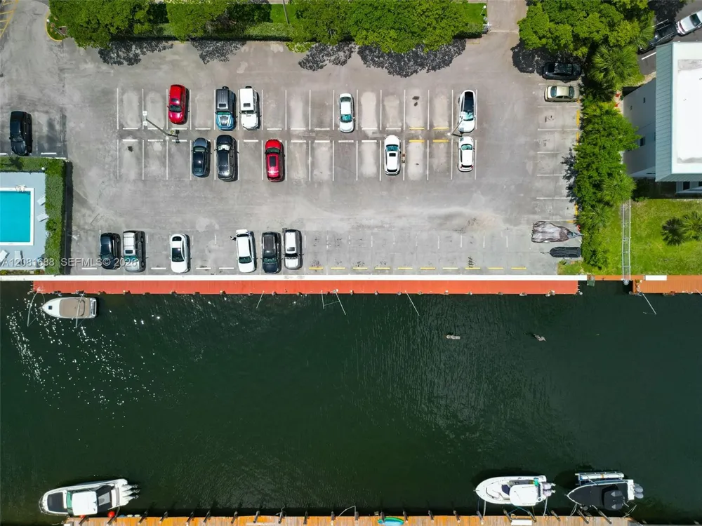 4000 NE 169th St #607 PLUS 30 FT DOCK North Miami Beach, FL 33160