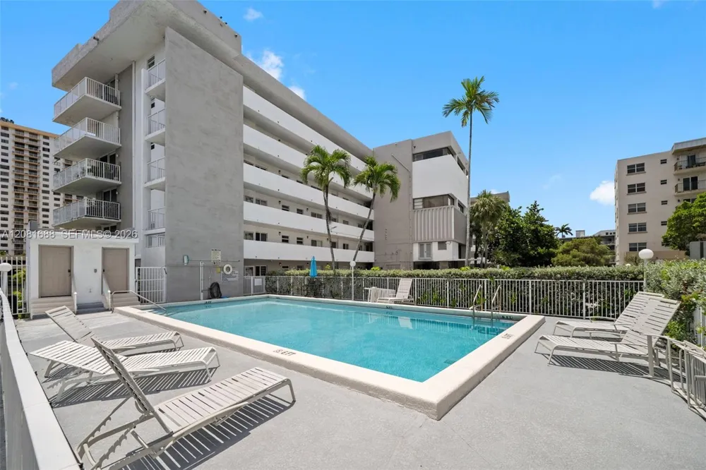 4000 NE 169th St #607 PLUS 30 FT DOCK North Miami Beach, FL 33160